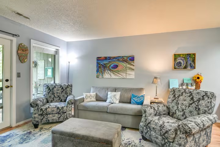 Cozy Peacock living space